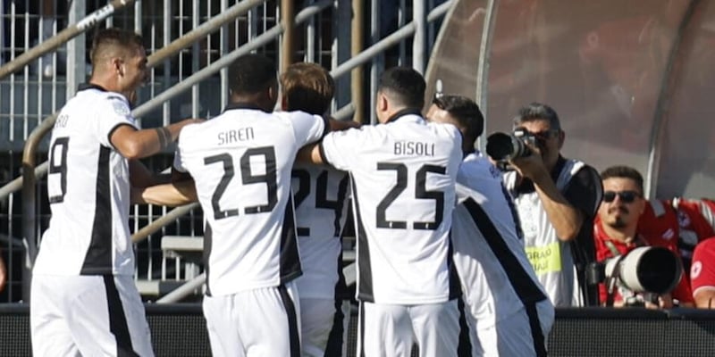 Cesena e Modena agganciano il Palermo in vetta alla Serie B, affonda la Sampdoria. Colpo Juve Stabia 2 Cesena e Modena agganciano il Palermo in vetta alla Serie B, affonda la Sampdoria. Colpo Juve Stabia