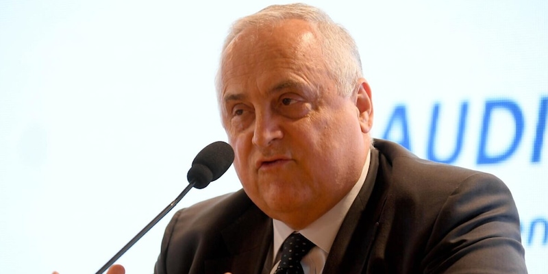 Lazio, Lotito risponde ai tifosi: "Sto bene e guiderò il club a lungo" 4 Lazio, Lotito risponde ai tifosi: "Sto bene e guiderò il club a lungo"
