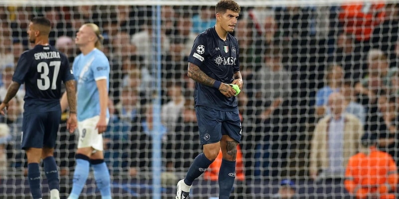 Napoli, Di Lorenzo si scusa per l'espulsione di Manchester: "Mi prendo la responsabilità" 2 Napoli, Di Lorenzo si scusa per l'espulsione di Manchester: "Mi prendo la responsabilità"
