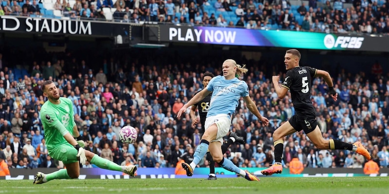 Premier League, Esteve bomber 'al contrario': fa doppietta, ma nella porta sbagliata 1 Premier League, Esteve bomber 'al contrario': fa doppietta, ma nella porta sbagliata