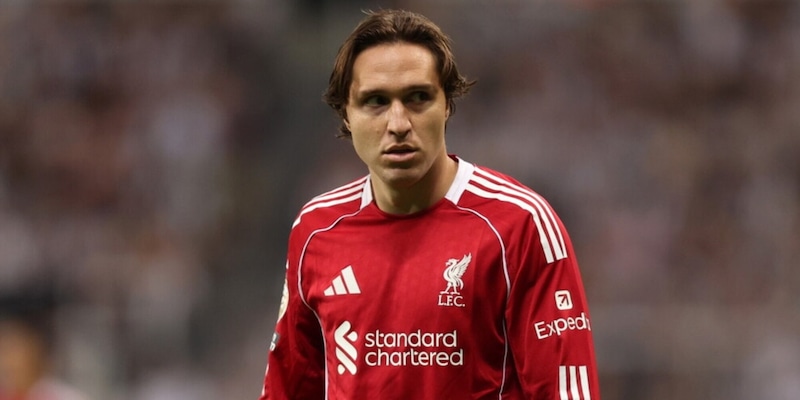 Chiesa escluso dalla lista per la Champions del Liverpool, Leoni c'&egrave;: tutte le scelte di Slot