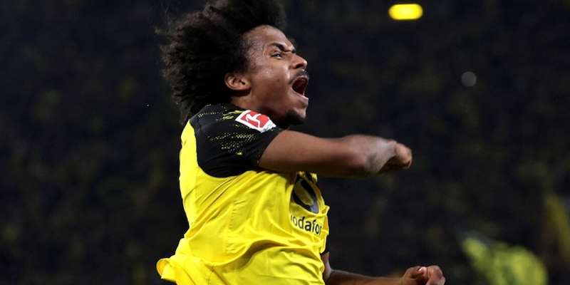Adeyemi trascina il Dortmund contro il Wolfsburg. Frena il Bayer Leverkusen 1 Adeyemi trascina il Dortmund contro il Wolfsburg. Frena il Bayer Leverkusen