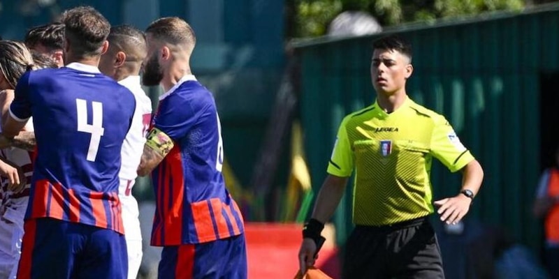 Giovane portiere picchiato, arriva la squalifica anche per lui: un anno fuori, ha innescato la rissa 2 Giovane portiere picchiato, arriva la squalifica anche per lui: un anno fuori, ha innescato la rissa