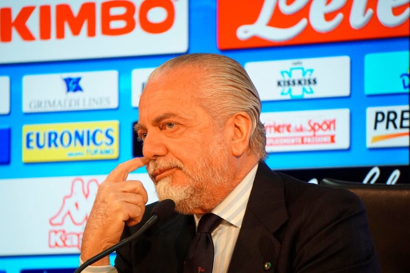 "Conte stratega e arriva lo stadio": De Laurentiis esalta Napoli, "tutti a vedere il film Scudetto" 4 "Conte stratega e arriva lo stadio": De Laurentiis esalta Napoli, "tutti a vedere il film Scudetto"