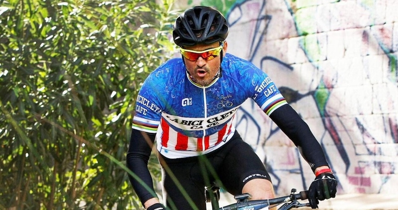 Luis Enrique, incidente in bicicletta: clavicola fratturata. Sarà necessaria un'operazione 3 Luis Enrique, incidente in bicicletta: clavicola fratturata. Sarà necessaria un'operazione