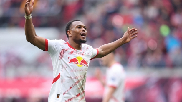 Difensori, razzisti, medici che gli imponevano lo stop: Openda li ha battuti tutti