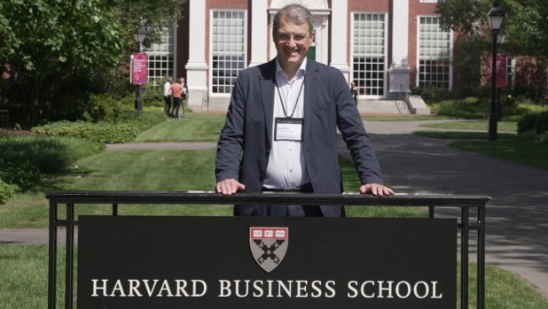 Comolli ad Harvard: dietro le quinte del viaggio del dg della Juve nel tempio dell'università Usa