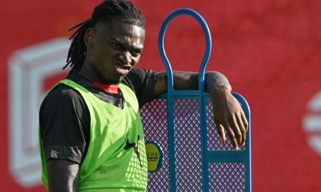 Leao non ce la fa per il Bologna: il polpaccio non è ok, si allena da solo. Obiettivo Udine 1 Leao non ce la fa per il Bologna: il polpaccio non è ok, si allena da solo. Obiettivo Udine