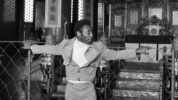 Cinquant'anni fa Roma vide Pelé. Lo marcavano Morini e Sandreani 4 Cinquant'anni fa Roma vide Pelé. Lo marcavano Morini e Sandreani