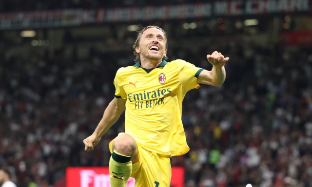 Modric, luce a San Siro e un regalo per i 40 anni. "Ma ora spero che nessuno mi ricordi più l'età" 1 Modric, luce a San Siro e un regalo per i 40 anni. "Ma ora spero che nessuno mi ricordi più l'età"