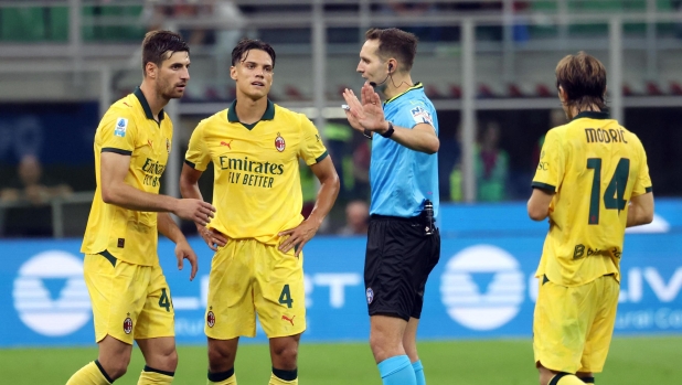 Le pagelle degli arbitri: Marcenaro 4, disastro a San Siro. Colombo di polso: 6,5