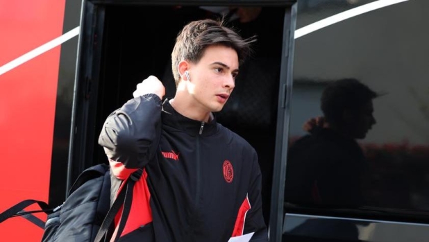 L'incontro con Buffon e i tifosi che lo invocano. Torriani è pronto a parare per il Milan? 4 L'incontro con Buffon e i tifosi che lo invocano. Torriani è pronto a parare per il Milan?