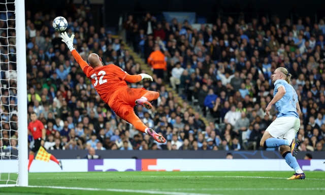 Haaland e Doku abbattono il muro del Napoli, in 10 contro 11 per un'ora: 2-0 City 1 Haaland e Doku abbattono il muro del Napoli, in 10 contro 11 per un'ora: 2-0 City