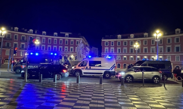 Nizza-Roma, tafferugli tra tifoserie: 102 ultras giallorossi fermati 2 Nizza-Roma, tafferugli tra tifoserie: 102 ultras giallorossi fermati