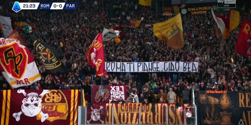 L'omaggio da brividi dell'Olimpico a Beatrice Bellucci: lo striscione e l'applauso emozionano tutti 2 L'omaggio da brividi dell'Olimpico a Beatrice Bellucci: lo striscione e l'applauso emozionano tutti