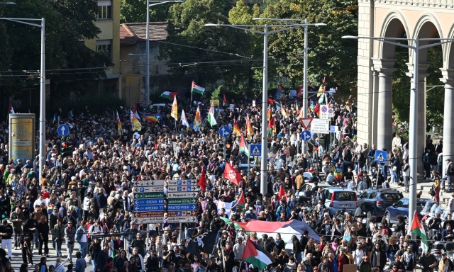 Sciopero per Gaza, il corteo ProPal ha raggiunto Coverciano: "Non giocate Italia-Israele" 1 Sciopero per Gaza, il corteo ProPal ha raggiunto Coverciano: "Non giocate Italia-Israele"