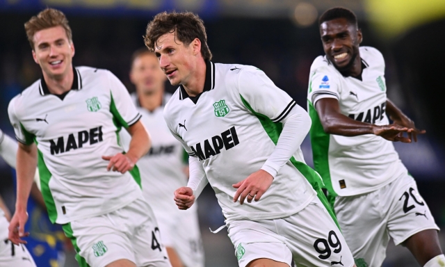 Sassuolo, basta Pinamonti: sbaglia il rigore ma rimedia subito. Verona, ancora zero vittorie