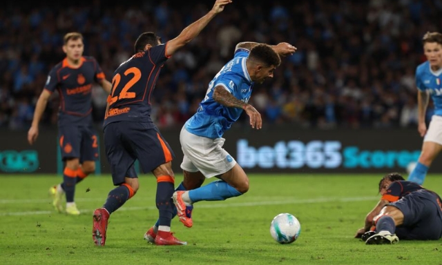 Mkhitaryan-Di Lorenzo, per i vertici arbitrali non è rigore: un po' di panchina per Mariani e Bindoni