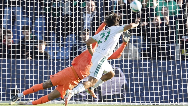 Sassuolo-Roma, le pagelle: Dybala, prodezza da 7,5. Pinamonti stecca (5) 4 Sassuolo-Roma, le pagelle: Dybala, prodezza da 7,5. Pinamonti stecca (5)