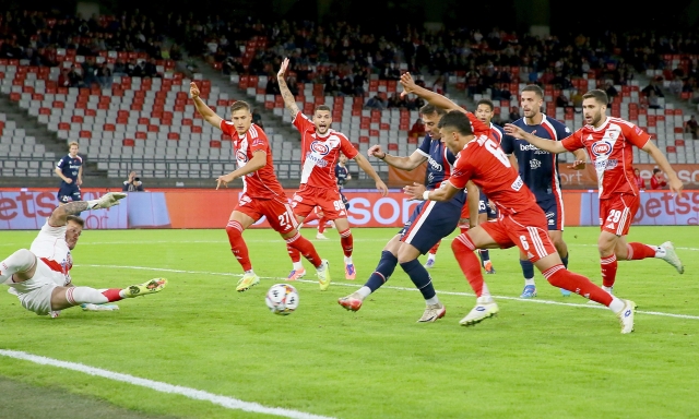 Ci pensano i talenti di Abate: Juve Stabia, pari a Padova. Moncini-gol, il Bari vince tra i fischi 3 Ci pensano i talenti di Abate: Juve Stabia, pari a Padova. Moncini-gol, il Bari vince tra i fischi
