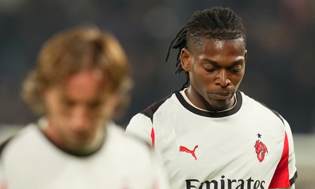 Leao, serata no: le palle perse, i problemi all'anca... Allegri lo sostituisce ma poi lo difende 4 Leao, serata no: le palle perse, i problemi all'anca... Allegri lo sostituisce ma poi lo difende