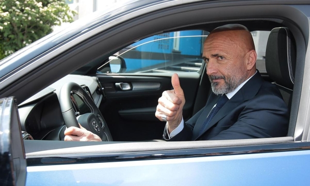 Spalletti, le auto e... il trattore: dalla Fiat Panda "scudettata" alla Mercedes e al Landini 4 Spalletti, le auto e... il trattore: dalla Fiat Panda "scudettata" alla Mercedes e al Landini