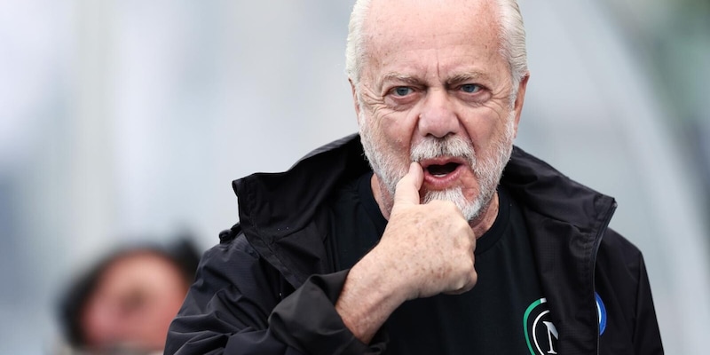 De Laurentiis e la bordata sullo stadio Maradona: "È un semicesso". Poi avvisa Ceferin e Infantino: "Stiano attenti perché..." 1 De Laurentiis e la bordata sullo stadio Maradona: "È un semicesso". Poi avvisa Ceferin e Infantino: "Stiano attenti perché..."
