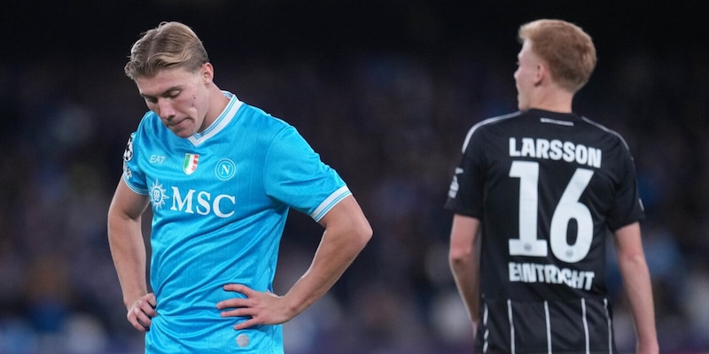 Napoli, senza De Bruyne è più difficile: pari al Maradona con l’Eintracht. L’Arsenal passeggia 1 Napoli, senza De Bruyne è più difficile: pari al Maradona con l’Eintracht. L’Arsenal passeggia