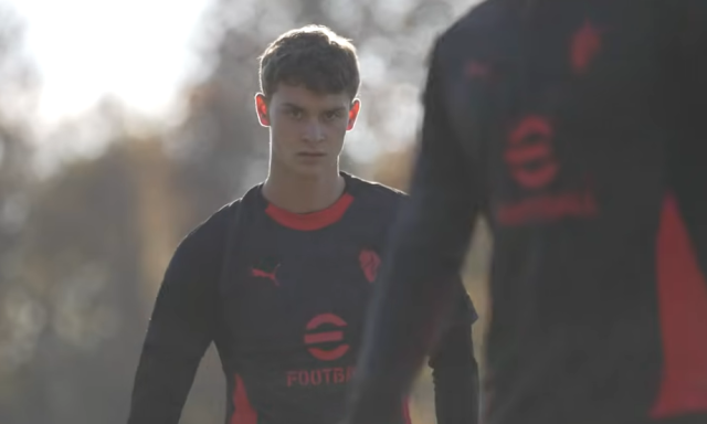 Ibrahimovic si allena con il Milan. E no, non è Zlatan 2 Ibrahimovic si allena con il Milan. E no, non è Zlatan