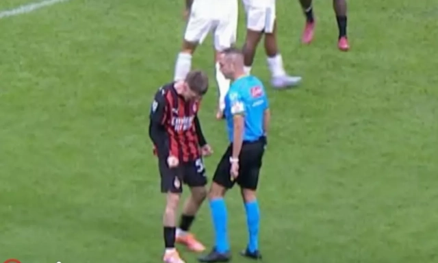 Nessun provvedimento contro Guida per il calcetto a Saelemaekers. Cesari: "Gesto non da arbitro top"