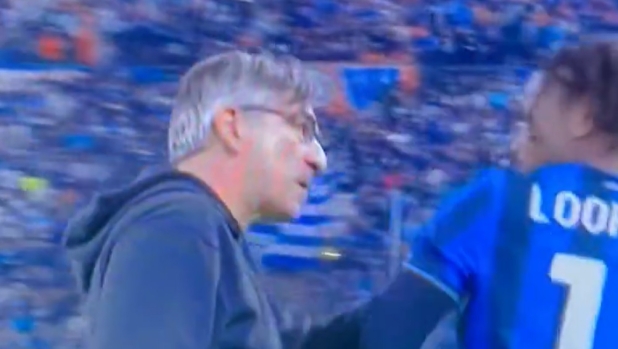 Juric-Lookman, alta tensione: quasi faccia a faccia, De Roon li separa 2 Juric-Lookman, alta tensione: quasi faccia a faccia, De Roon li separa