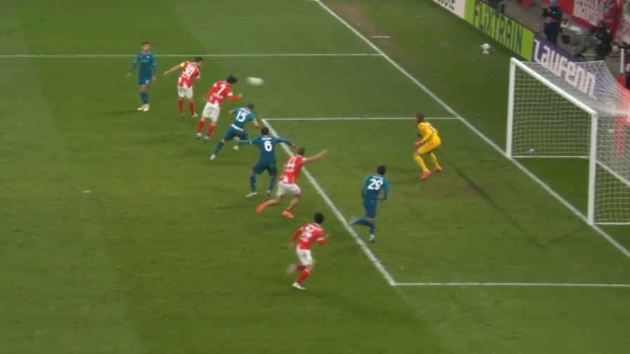 Fiorentina, quanti errori! E il Mainz la rimonta così: gli highlights 4 Fiorentina, quanti errori! E il Mainz la rimonta così: gli highlights