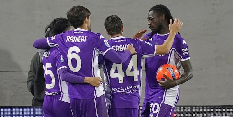 La Fiorentina non si ferma nemmeno per la Vigilia di Natale: Vanoli dirige l'allenamento e aspetta Paratici