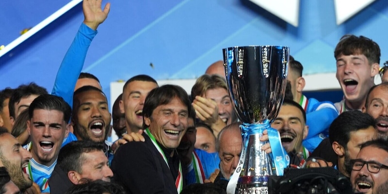 Come ha festeggiato il Napoli: cena a Posillipo come per lo Scudetto 4 Come ha festeggiato il Napoli: cena a Posillipo come per lo Scudetto