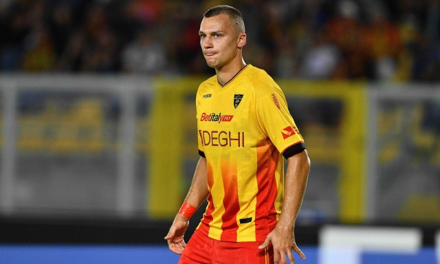 Lecce-Como, le formazioni ufficiali: Di Francesco sceglie Stulic, Fabregas con Douvikas