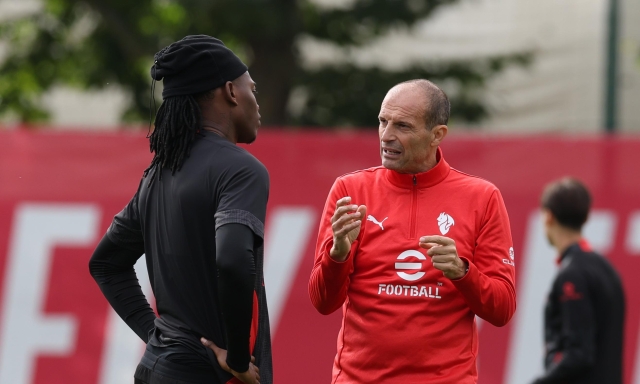 Milan verso il Verona: attesa per Leao, Nkunku resta in allerta. Confermato De Winter 1 Milan verso il Verona: attesa per Leao, Nkunku resta in allerta. Confermato De Winter