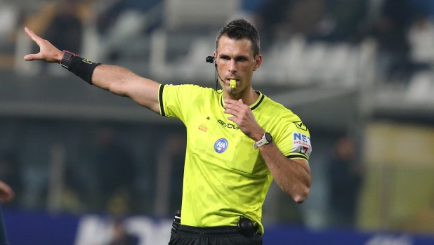 Le pagelle degli arbitri: Colombo cervellotico a Udine, 5,5. Male Marchetti a Lecce