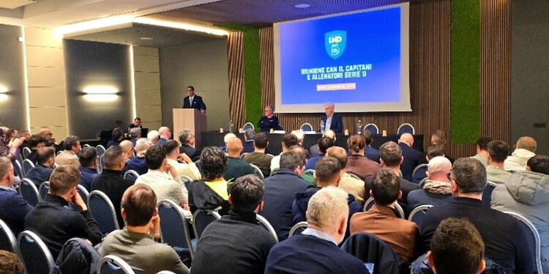 Incontro in D tra calciatori, allenatori e arbitri 2 Incontro in D tra calciatori, allenatori e arbitri
