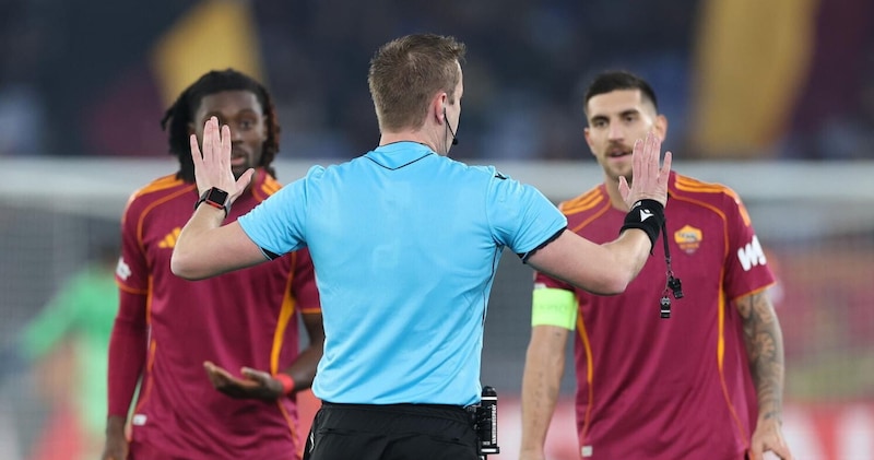 La moviola di Roma-Stoccarda: Brooks direzione inglese. Wesley, no rigore 2 La moviola di Roma-Stoccarda: Brooks direzione inglese. Wesley, no rigore