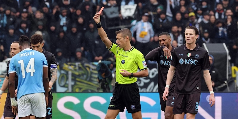 Moviola Lazio-Napoli: Massa disastro, sbaglia su Noslin 4 Moviola Lazio-Napoli: Massa disastro, sbaglia su Noslin
