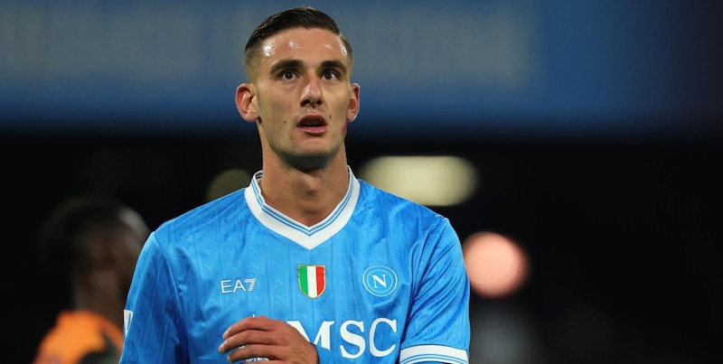 Napoli, Lucca al Benfica: piace molto a Mourinho, dialogo aperto