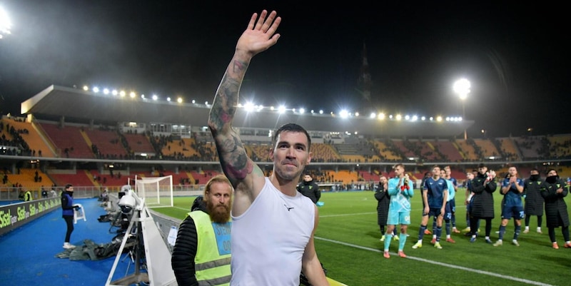 Caso Romagnoli, non si allena con la Lazio: cosa pensa il giocatore e cosa sta per succedere 4 Caso Romagnoli, non si allena con la Lazio: cosa pensa il giocatore e cosa sta per succedere