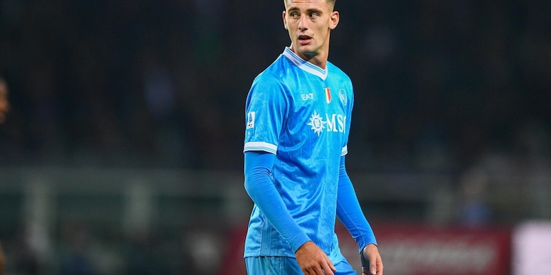 Lucca saluta il Napoli: è pronto ad andare al Nottingham Forest. Tutte le cifre del prestito 1 Lucca saluta il Napoli: è pronto ad andare al Nottingham Forest. Tutte le cifre del prestito