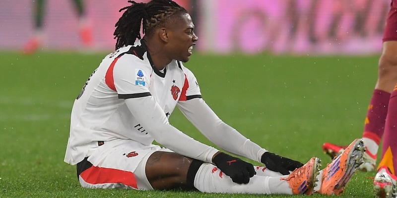 Milan, Allegri in ansia per Leao: il rischio pubalgia e quel freno da lasciare tirato. Cosa filtra&nbsp;