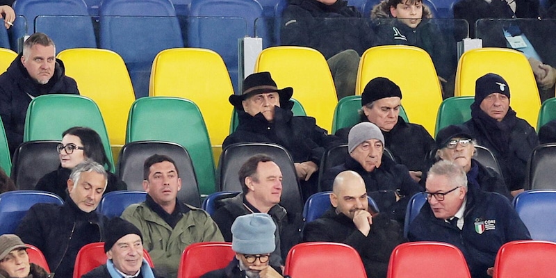 Lazio, la protesta dei tifosi continua: tutti a Ponte Milivio ma con l'Olimpico vuoto contro il Genoa