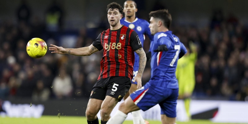 Senesi, colpo per l'estate: il Bar&ccedil;a alza il telefono ma lui vuole la Juve. Comolli gioca in aticipo