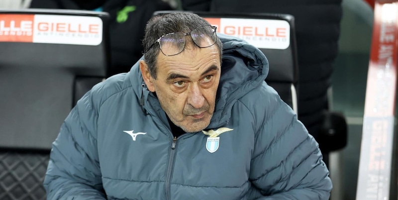 Sarri torna in panchina dopo l'operazione al cuore: come sar&agrave; la nuova Lazio senza Castellanos