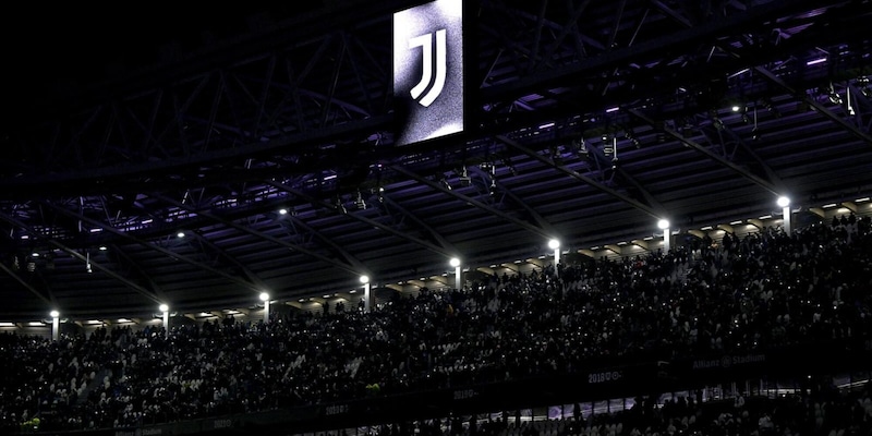 Dormono all&rsquo;Allianz Stadium e rubano spumante: scatta l&rsquo;arresto per due fratelli