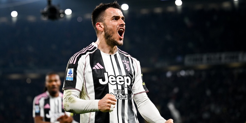 Dentro l&rsquo;esultanza di Kostic, nuovo ruolo alla Juve: non serve andare sul mercato