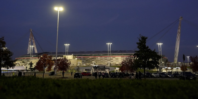 Clamoroso, carabinieri allo Stadium: fratello e sorella bivaccano e rubano dopo Juve-Cremonese 1 Clamoroso, carabinieri allo Stadium: fratello e sorella bivaccano e rubano dopo Juve-Cremonese
